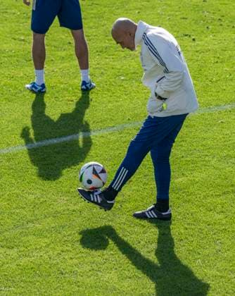 November 16, 2023, Florence, Italy: Head coach of the Italy national team, Nationalteam Luciano Spalletti during a training session of the Italian national soccer team at the Coverciano traning centre near Florence, Italy, 16 November 2023..ANSA CLAUDIO GIOVANNINI UEFA EURO, EM, Europameisterschaft,Fussball 2024: Italy s training session  - ZUMAa110 20231116_zaf_a110_001 Copyright: xClaudioxGiovanninix
