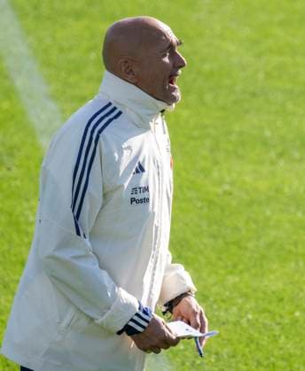 November 16, 2023, Florence, Italy: Head coach of the Italy national team, Nationalteam Luciano Spalletti during a training session of the Italian national soccer team at the Coverciano traning centre near Florence, Italy, 16 November 2023..ANSA CLAUDIO GIOVANNINI UEFA EURO, EM, Europameisterschaft,Fussball 2024: Italy s training session  - ZUMAa110 20231116_zaf_a110_002 Copyright: xClaudioxGiovanninix