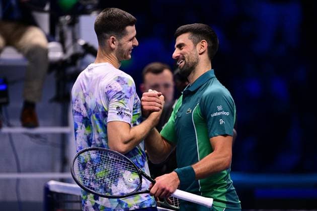 Foto Marco Alpozzi LaPresse 16 Novembre 2023 Torino - Italia - - Tennis Nitto ATP, Tennis Herren Finals - Novak DJOKOVIC (SRB) vs Hubert HURKACZ (POL) Nella foto: Hubert HURKACZ (POL) , Novak Djokovic (Serbia) November 16, 2023 Turin - Italy - Sport - Tennis Nitto ATP Finals - Novak DJOKOVIC (SRB) vs Hubert HURKACZ (POL) In the pic: Hubert HURKACZ (POL) , Novak Djokovic (Serbia)  Copyright: xMarcoxAlpozzi LaPressex
