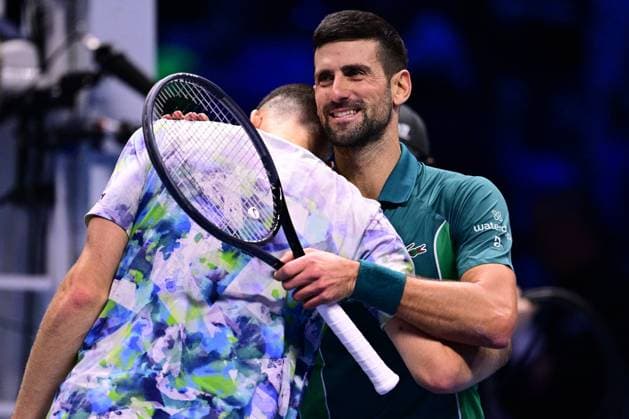 Sport Bilder des Tages Foto Marco Alpozzi LaPresse 16 Novembre 2023 Torino - Italia - - Tennis Nitto ATP, Tennis Herren Finals - Novak DJOKOVIC (SRB) vs Hubert HURKACZ (POL) Nella foto: Hubert HURKACZ (POL) , Novak Djokovic (Serbia) November 16, 2023 Turin - Italy - Sport - Tennis Nitto ATP Finals - Novak DJOKOVIC (SRB) vs Hubert HURKACZ (POL) In the pic: Hubert HURKACZ (POL) , Novak Djokovic (Serbia)  Copyright: xMarcoxAlpozzi LaPressex