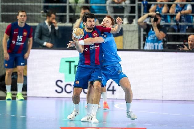 16.11.2023 Plock Pilka reczna EHF Liga Mistrzow 2023 2024 Orlen Wisla Plock - FC Barcelona, Barca N z Tomas Piroch Foto Adam Starszynski PressFocus 16.11.2023 Plock Handball EHF Champions League 2023 2024, Orlen Wisla Plock - FC Barcelona Tomas Piroch Credit Adam Starszynski PressFocus NEWSPIX.PL --- Newspix.pl  20231116PF_AS170