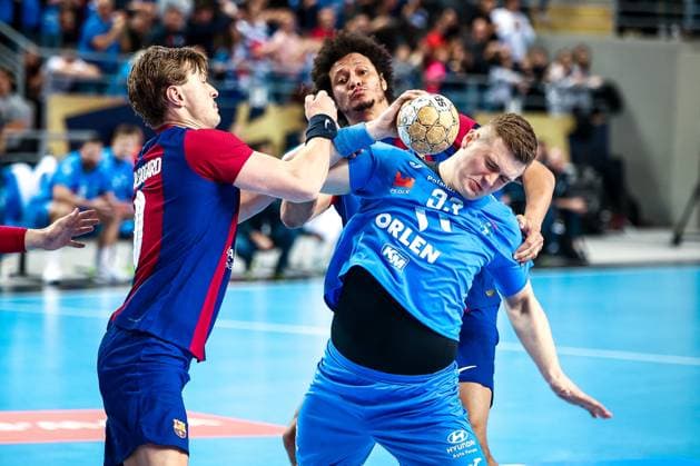 16.11.2023 Plock Pilka reczna EHF Liga Mistrzow 2023 2024 Orlen Wisla Plock - FC Barcelona, Barca N z Dawid Dawydzik Foto Adam Starszynski PressFocus 16.11.2023 Plock Handball EHF Champions League 2023 2024, Orlen Wisla Plock - FC Barcelona Dawid Dawydzik Credit Adam Starszynski PressFocus NEWSPIX.PL --- Newspix.pl  20231116PF_AS185