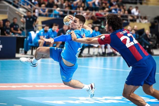 16.11.2023 Plock Pilka reczna EHF Liga Mistrzow 2023 2024 Orlen Wisla Plock - FC Barcelona, Barca N z Gergo Fazekas Foto Adam Starszynski PressFocus 16.11.2023 Plock Handball EHF Champions League 2023 2024, Orlen Wisla Plock - FC Barcelona Gergo Fazekas Credit Adam Starszynski PressFocus NEWSPIX.PL --- Newspix.pl  20231116PF_AS190