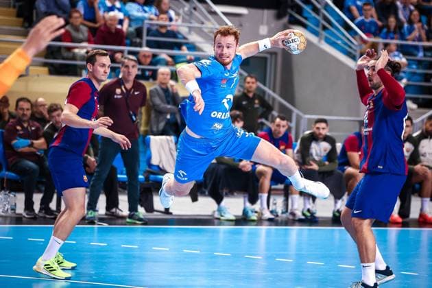 16.11.2023 Plock Pilka reczna EHF Liga Mistrzow 2023 2024 Orlen Wisla Plock - FC Barcelona, Barca N z Tomas Piroch Foto Adam Starszynski PressFocus 16.11.2023 Plock Handball EHF Champions League 2023 2024, Orlen Wisla Plock - FC Barcelona Tomas Piroch Credit Adam Starszynski PressFocus NEWSPIX.PL --- Newspix.pl  20231116PF_AS209