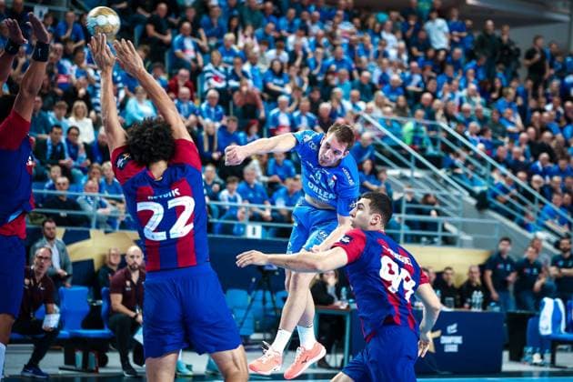 16.11.2023 Plock Pilka reczna EHF Liga Mistrzow 2023 2024 Orlen Wisla Plock - FC Barcelona, Barca N z Tin Lucic Foto Adam Starszynski PressFocus 16.11.2023 Plock Handball EHF Champions League 2023 2024, Orlen Wisla Plock - FC Barcelona Tin Lucic Credit Adam Starszynski PressFocus NEWSPIX.PL --- Newspix.pl  20231116PF_AS226
