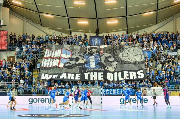 Sport Bilder des Tages PLOCK 16.11.2023 MECZ 7. KOLEJKA LIGA MISTRZOW PILKA RECZNA MEZCZYZN SEZON 2023 2024 ORLEN WISLA PLOCK - GOG HANDBOL --- MEN™S HALDBALL EHF CHAMPIONS LEAGUE SEASON 2023 2024 MATCH: SPR WISLA PLOCK - FC Barcelona, Barca KIBICE WISLY FANS FOT. JACEK PRONDZYNSKI FOTOPYK NEWSPIX.PL --- Newspix.pl  231116JAC003