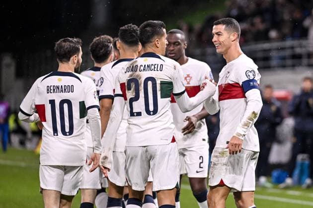Sport Themen der Woche KW46 Sport Bilder des Tages 16.11.2023, Vaduz, Principality of Liechtenstein, Rheinpark Stadion, Liechtenstein vs Portugal - UEFA European Championship, EM, Europameisterschaft Qualification 2023 2024 Group J, Cristiano Ronaldo (Portugal) Torjubel, jubelt nach seinem treffer zum 0:1 (Foto H. Langer) Vaduz Rheinpark Stadion Liechtenstein Principality of Liechtenstein *** 16 11 2023, Vaduz, Principality of Liechtenstein, Rheinpark Stadion, Liechtenstein vs Portugal UEFA European Championship Qualification 2023 2024 Group J, Cristiano Ronaldo Portugal goal celebration, cheers after his goal to 0 1 Photo H Langer Vaduz Rheinpark Stadion Liechtenstein Principality of Liechtenstein  541_LIEPOR20231116_041 Langer-541