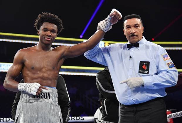 Bilder des Jahres 2023, Sport 11 November Sport Themen der Woche KW46 Sport Bilder des Tages November 16, 2023, Las Vegas, Nevada, USA: ABDULLAH MASON (L) stops JOSE CARDENAS (R) in round 2 by a knockout during a boxing match at the T-Mobile Arena, Las Vegas Las Vegas USA - ZUMAo117 20231116_zsp_o117_001 Copyright: xMikaelxOnax