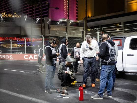 LAS VEGAS - The loose manhole cover caused the 1st free practice to be halted prematurely prior to the Las Vegas Formula 1 Grand Prix at the Las Vegas Strip Circuit in Nevada. ANP SEM VAN DER WAL F1 Grand Prix of Las Vegas - Practice 2022 23 xVIxANPxSportx xxANPxIVx 484067729 originalFilename: 484067729.jpg