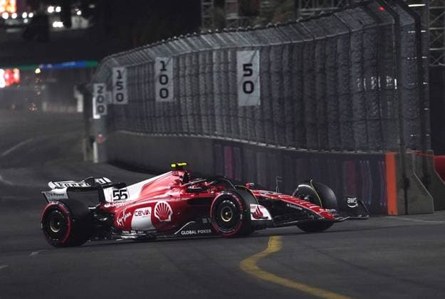 16 11 2023, Las Vegas Street Circuit, Las Vegas, FORMULA 1 HEINEKEN SILVER LAS VEGAS GRAND PRIX 2023 ,in the picture Carlos Sainz Jr ESP , Scuderia Ferrari Las Vegas Las Vegas Street Circuit United States  eu-images-506