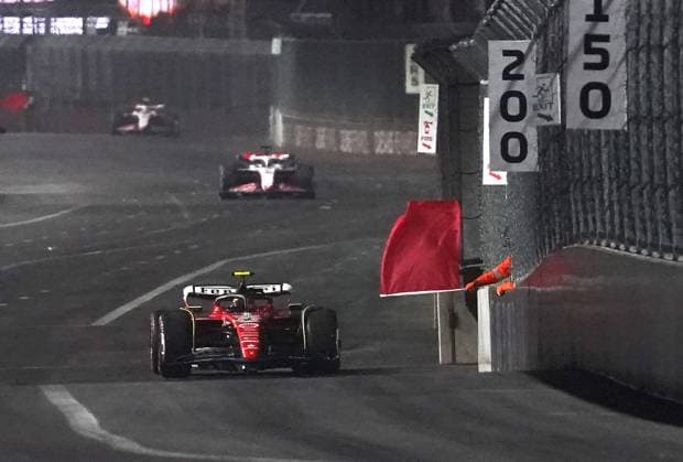 16 11 2023, Las Vegas Street Circuit, Las Vegas, FORMULA 1 HEINEKEN SILVER LAS VEGAS GRAND PRIX 2023 ,in the picture Carlos Sainz Jr ESP , Scuderia Ferrari has driven over a manhole cover and has to park the damaged car Las Vegas Las Vegas Street Circuit United States  eu-images-506