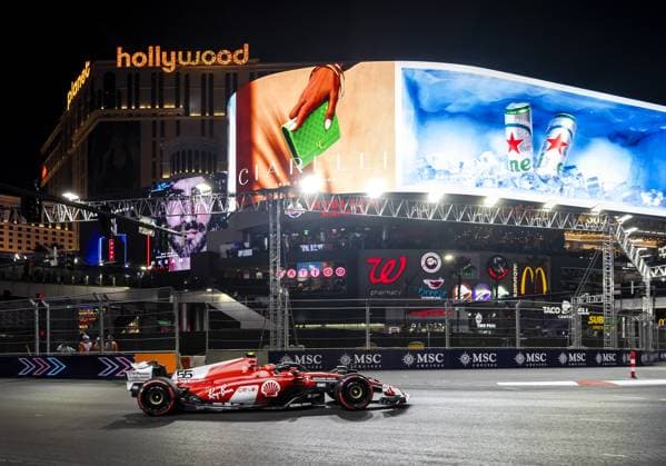 LAS VEGAS - Carlos Sainz (Ferrari) during the 1st free practice prior to the Las Vegas Formula 1 Grand Prix at the Las Vegas Strip Circuit in Nevada. ANP SEM VAN DER WAL F1 Grand Prix of Las Vegas - Practice 2022 23 xVIxANPxSportx xxANPxIVx 484069804 originalFilename: 484069804.jpg