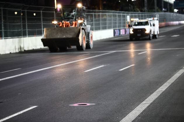 F1 Las Vegas Grand Prix 2023 Practice Drain cover before practice ahead of the Formula 1 Las Vegas Grand Prix at Las Vegas Strip Circuit in Las Vegas, United States on November 17, 2023. Las Vegas United States  Copyright: xJakubxPorzyckix originalFilename:porzycki-f1lasveg231117_np90T.jpg