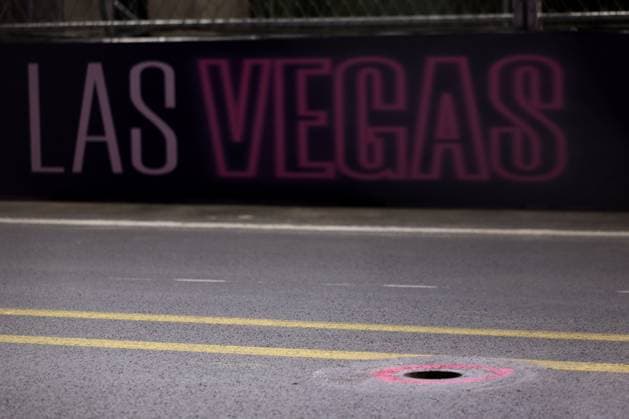 16th November 2023; Las Vegas, Nevada, USA. F1 Grand Prix of USA, Las Vegas; Practice Sessions; Storm drains are circled for repair before practice session 2 starts  ActionPlus12576695 ShaunxBrooks