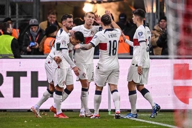 16 11 2023, Vaduz, Principality of Liechtenstein, Rheinpark Stadion, Liechtenstein vs Portugal UEFA European Championship Qualification 2023 2024 Group J, Joao Cancelo Portugal goal celebration, cheers after scoring 0 2 Photo H Langer Vaduz Rheinpark Stadion Liechtenstein Principality of Liechtenstein  541_LIEPOR20231116_077 Langer-541
