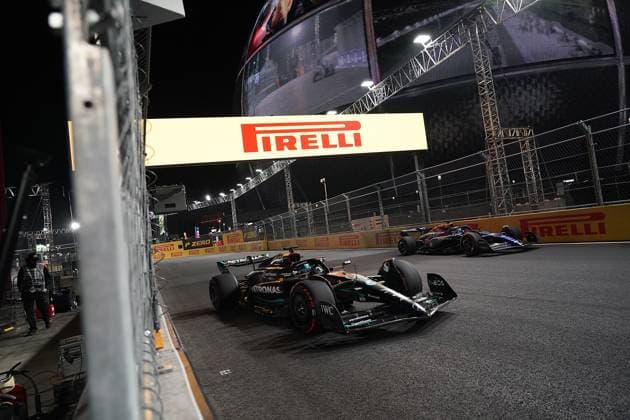 FORMULA 1 HEINEKEN SILVER LAS VEGAS GRAND PRIX 2023 17 11 2023, Las Vegas Street Circuit, Las Vegas, FORMULA 1 HEINEKEN SILVER LAS VEGAS GRAND PRIX 2023 ,in the picture George Russell GBR , Mercedes AMG Petronas F1 Team, Alexander Albon GBR , Williams Racing nordphotoxGmbHx xBratic nph00250