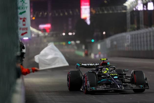 44 Lewis Hamilton GBR, Mercedes AMG Petronas F1 Team , F1 Grand Prix of Las Vegas at Las Vegas Strip Circuit on November 17, 2023 in Las Vegas, United States of America Photo by HOCH ZWEI Las Vegas United States of America