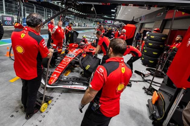LAS VEGAS, NV - NOVEMBER 16: Ferrari driver Carlos Sainz (55) of Spain comes in for a pit stop during P2 practice at the F1 Las Vegas Grand Prix on Thursday, November 16 on the Las Vegas Street Circuit in Las Vegas, NV. (Photo by Bob Kupbens Icon Sportswire) AUTO: NOV 16 F1 Las Vegas Grand Prix EDITORIAL USE ONLY Icon231117085