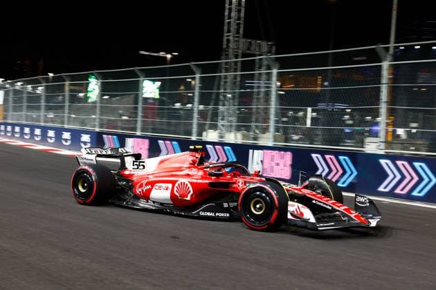 LAS VEGAS, NV - NOVEMBER 17: Ferrari driver Carlos Sainz (55) of Spain races down the track during the early morning second practice session for the Formula 1 Heineken Silver Las Vegas Gran Prix on November 17, 2023 on the Las Vegas Street Circuit in Las Vegas, Nevada. (Photo by Jeff Speer Icon Sportswire) AUTO: NOV 16 F1 Las Vegas Grand Prix EDITORIAL USE ONLY Icon2311170071