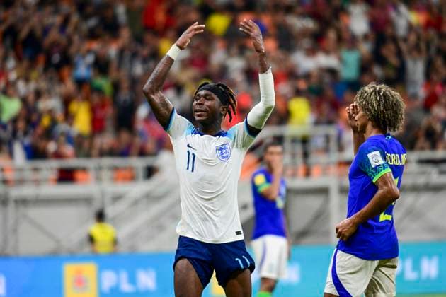Sport Bilder des Tages Fußball, U17 WM, England - Brasilien (231117) -- JAKARTA, Nov. 17, 2023 -- Joel Ndala (L) of England celebrates scoring during the group C match of the FIFA World Cup, WM, Weltmeisterschaft, Fussball U17, U 17 between England and Brazil at The Jakarta International Stadium in Jakarta, Indonesia, Nov. 17, 2023. ) (SP)INDONESIA-JAKARTA-FIFA-WORLD CUP-U17-GROUP C-ENG VS BRA Zulkarnain