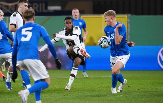 Youssoufa Moukoko Germany narrowly misses with this shot, right Robert Veering Estonia 17 11 2023, U21 European Championship Qualification 2023 24, Group stage, Matchday 6, Germany Estonia Paderborn Home Deluxe Arena Germany Team2