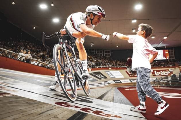 Sport Themen der Woche KW46 Sport Bilder des Tages British Mark Cavendish s son and Belgian Lotte Kopecky pictured during the fourth day of the Zesdaagse Vlaanderen-Gent six-day indoor Track cycling, Rad, Radsport, Bahnrad, Bahn event at the indoor cycling arena t Kuipke, Friday 17 November 2023, in Gent. DAVIDxPINTENS  x80246938x