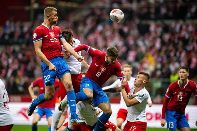 17.11.2023 WARSZAWA, STADION PGE NARODOWY( WARSAW, NATIONAL STADIUM ) PILKA NOZNA (FOOTBALL) ELIMINACJE MISTRZOSTW EUROPY UEFA EURO, EM, Europameisterschaft,Fussball 2024 ( UEFA EURO 2024 QUALIFICATION ) MECZ ( GAME ) POLSKA - CZECHY ( POLAND - CZECH REPUBLIC ) NZ Tomas Soucek Adam Hlozek Damian Szymanski FOTO MATEUSZ SLODKOWSKI CYFRASPORT NEWSPIX.PL --- Newspix.pl  20231117_CS_MS_046