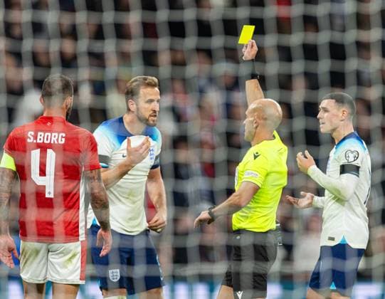 Sport Bilder des Tages (231118) -- LONDON, Nov. 18, 2023 -- Harry Kane (2nd L) of England is shown a yellow card by referee Luis Godinho (2nd R) during the UEFA EURO, EM, Europameisterschaft,Fussball 2024 Group C qualification match between England and Malta in London, Britain on Nov. 17, 2023. FOR EDITORIAL USE ONLY. NOT FOR SALE FOR MARKETING OR ADVERTISING CAMPAIGNS. NO USE WITH UNAUTHORIZED AUDIO, VIDEO, DATA, FIXTURE LISTS, CLUB LEAGUE LOGOS OR LIVE SERVICES. ONLINE IN-MATCH USE LIMITED TO 45 IMAGES, NO VIDEO EMULATION. NO USE IN BETTING, GAMES OR SINGLE CLUB LEAGUE PLAYER PUBLICATIONS. (SP)BRITAIN-LONDON-FOOTBALL-UEFA EURO 2024-QUALIFIERS (Xinhua)