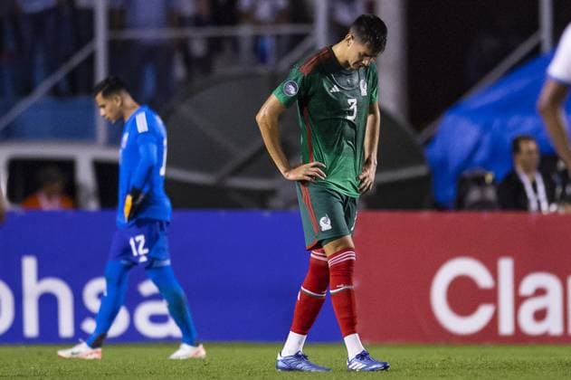 RECORD DATE NOT STATED CONCACAF NATIONS LEAGUE 2022-2023 Honduras 2-0 Mexico CFI Cesar Montes of Mexico during the game Honduras vs Mexican national team, Nationalteam (Mexico), corresponding to the Quarterfinals First Leg of the Concacaf Nations League 2023-2024, at Jose de la Paz Herrera Ucles National Stadium in Tegucigalpa, on November 17, 2023. <br><br> Cesar Montes de Mexico durante el partido Honduras vs Seleccion Nacional Mexicana (Mexico), correspondiente a Cuartos de Final Ida de la Liga de Naciones de Concacaf 2023-2024, en el Estadio Nacional Jose de la Paz Herrera Ucles en Tegucigalpa, el 17 de Noviembre de 2023. TEGUCIGALPA HONDURAS HONDURAS  Copyright: xJosexLuisxMelgarejox 20231117223706_CNL_CFI_HON_MEX_MONTES248