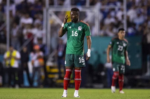 RECORD DATE NOT STATED CONCACAF NATIONS LEAGUE 2022-2023 Honduras 2-0 Mexico CFI Julian Quinones of Mexico during the game Honduras vs Mexican national team, Nationalteam (Mexico), corresponding to the Quarterfinals First Leg of the Concacaf Nations League 2023-2024, at Jose de la Paz Herrera Ucles National Stadium in Tegucigalpa, on November 17, 2023. <br><br> Julian Quinones de Mexico durante el partido Honduras vs Seleccion Nacional Mexicana (Mexico), correspondiente a Cuartos de Final Ida de la Liga de Naciones de Concacaf 2023-2024, en el Estadio Nacional Jose de la Paz Herrera Ucles en Tegucigalpa, el 17 de Noviembre de 2023. TEGUCIGALPA HONDURAS HONDURAS  Copyright: xJosexLuisxMelgarejox 20231117223707_CNL_CFI_HON_MEX_QUINONES246