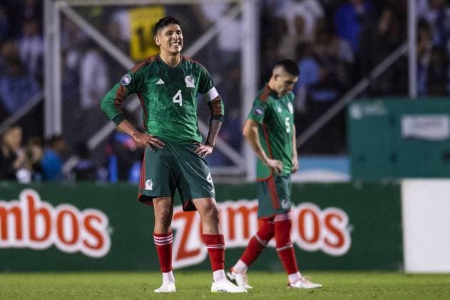 RECORD DATE NOT STATED CONCACAF NATIONS LEAGUE 2022-2023 Honduras 2-0 Mexico CFI Edson Alvarez of Mexico during the game Honduras vs Mexican national team, Nationalteam (Mexico), corresponding to the Quarterfinals First Leg of the Concacaf Nations League 2023-2024, at Jose de la Paz Herrera Ucles National Stadium in Tegucigalpa, on November 17, 2023. <br><br> Edson Alvarez de Mexico durante el partido Honduras vs Seleccion Nacional Mexicana (Mexico), correspondiente a Cuartos de Final Ida de la Liga de Naciones de Concacaf 2023-2024, en el Estadio Nacional Jose de la Paz Herrera Ucles en Tegucigalpa, el 17 de Noviembre de 2023. TEGUCIGALPA HONDURAS HONDURAS  Copyright: xJosexLuisxMelgarejox 20231117223947_CNL_CFI_HON_MEX_ALVAREZ251