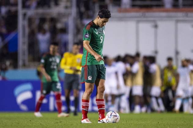 RECORD DATE NOT STATED CONCACAF NATIONS LEAGUE 2022-2023 Honduras 2-0 Mexico CFI Raul Jimenez of Mexico during the game Honduras vs Mexican national team, Nationalteam (Mexico), corresponding to the Quarterfinals First Leg of the Concacaf Nations League 2023-2024, at Jose de la Paz Herrera Ucles National Stadium in Tegucigalpa, on November 17, 2023. <br><br> Raul Jimenez de Mexico durante el partido Honduras vs Seleccion Nacional Mexicana (Mexico), correspondiente a Cuartos de Final Ida de la Liga de Naciones de Concacaf 2023-2024, en el Estadio Nacional Jose de la Paz Herrera Ucles en Tegucigalpa, el 17 de Noviembre de 2023. TEGUCIGALPA HONDURAS HONDURAS  Copyright: xJosexLuisxMelgarejox 20231117225300_CNL_CFI_HON_MEX_JIMENEZ262