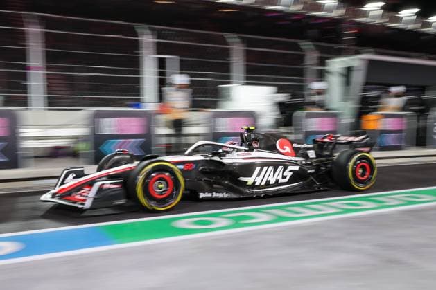 Nico Huelkenberg Haas comes into the pits, 3 Free Practice, Las Vegas Grand Prix, Motorsport, Men, Formula 1, 17 11 2023 Las Vegas Nevada USA Copyright: xkolbert-press ChristianxKolbertx