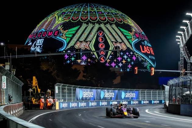 F1 Grand Prix of Las Vegas - Qualifying Sergio Perez of Mexico driving the (11) Oracle Red Bull Racing RB19 Honda RBPT during the Formula 1 Heineken silver Las Vegas Grand Prix 2023 on November 17th, 2023 in Las Vegas USA Las Vegas Nevada United States  Copyright: xAlessioxMorgesex originalFilename:morgese-formula1231117_npJld.jpg