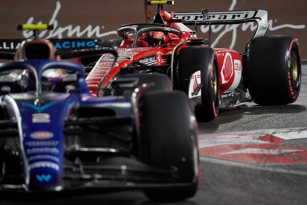 FORMULA 1 HEINEKEN SILVER LAS VEGAS GRAND PRIX 2023 18 11 2023, Las Vegas Street Circuit, Las Vegas, FORMULA 1 HEINEKEN SILVER LAS VEGAS GRAND PRIX 2023 ,in the picture Logan Sargeant USA , Williams Racing, Carlos Sainz Jr ESP , Scuderia Ferrari nordphotoxGmbHx xBratic nph00250