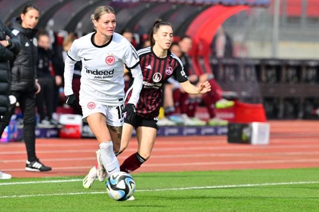 18 11 2023 Soccer Season 2023 2024 1 Women Soccer Bundesliga 08 Matchday 1 FC Nuremberg FCN Club Eintracht Frankfurt Sportfoto Zink xwoxzix Verena Hanshaw 18, Eintracht Frankfurt in front of Rebekka Salfelder 15, 1 FC Nuremberg FCN