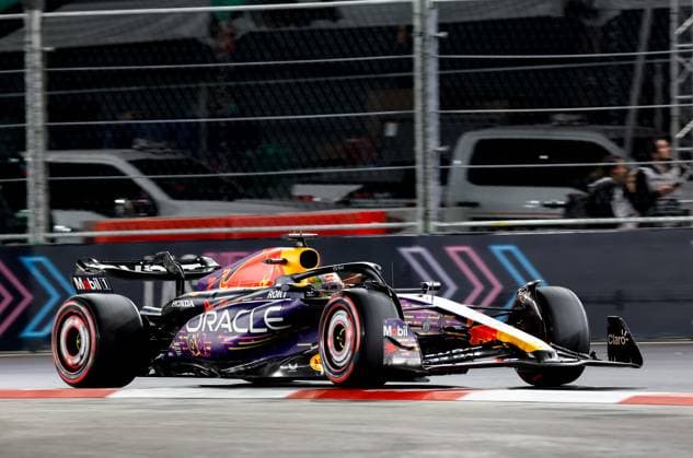 1 Max Verstappen NLD, Oracle Red Bull Racing , F1 Grand Prix of Las Vegas at Las Vegas Strip Circuit on November 18, 2023 in Las Vegas, United States of America Photo by HOCH ZWEI Las Vegas United States of America