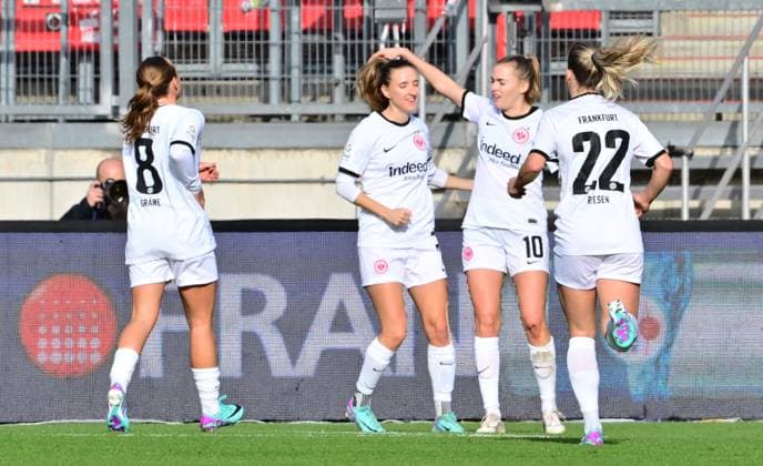 18 11 2023 Soccer Season 2023 2024 1 Women Soccer Bundesliga 08 Matchday 1 FC Nuremberg FCN Club Eintracht Frankfurt Sportfoto Zink xwoxzix Goal celebration Joy after goal Goal shot to 0 1 by Laura Freigang 10, Eintracht Frankfurt
