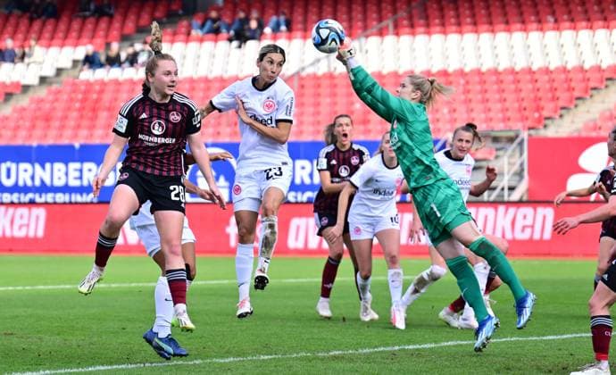 18 11 2023 Soccer Season 2023 2024 1 Women Soccer Bundesliga 08 Matchday 1 FC Nuremberg FCN Club Eintracht Frankfurt Sportfoto Zink xwoxzix Madeleine Steck 28, 1 FC Nuremberg FCN Sara Doorsoun Khajeh 23, Eintracht Frankfurt Stina Johannes 1, Eintracht Frankfurt