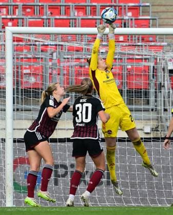 18 11 2023 Soccer Season 2023 2024 1 Women Soccer Bundesliga 08 Matchday 1 FC Nuremberg FCN Club Eintracht Frankfurt Sportfoto Zink xwoxzix Kristin Krammer 25, 1 FC Nuremberg FCN