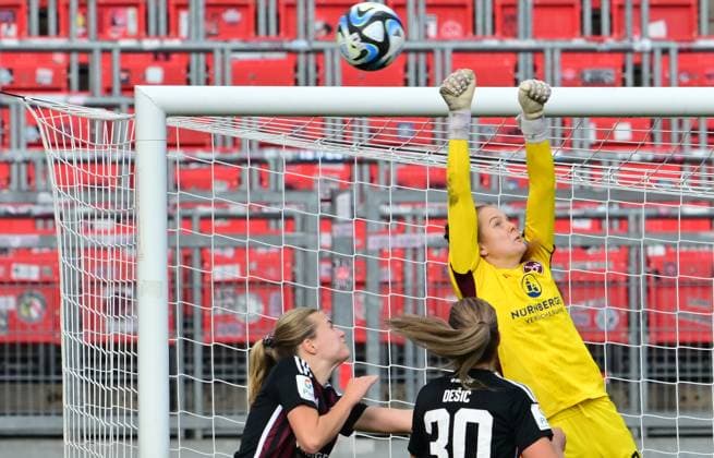 18 11 2023 Soccer Season 2023 2024 1 Women Soccer Bundesliga 08 Matchday 1 FC Nuremberg FCN Club Eintracht Frankfurt Sportfoto Zink xwoxzix Kristin Krammer 25, 1 FC Nuremberg FCN