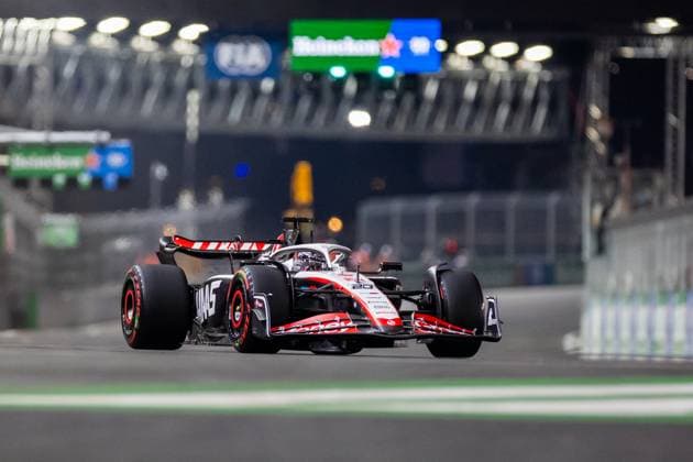 LAS VEGAS, NV - NOVEMBER 17: Haas F1 Team driver Kevin Magnussen (20) of Denmark drives during qualifying at the F1 Las Vegas Grand Prix on Thursday, November 17, 2023 on the Las Vegas Street Circuit in Las Vegas, NV. (Photo by Bob Kupbens Icon Sportswire) AUTO: NOV 17 F1 Las Vegas Grand Prix EDITORIAL USE ONLY Icon231118122