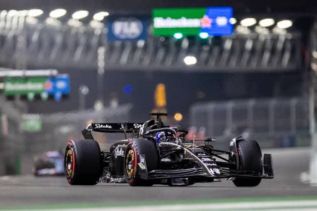 LAS VEGAS, NV - NOVEMBER 17: Alfa Romeo driver Valtteri Bottas (77) of Finland drives during qualifying at the F1 Las Vegas Grand Prix on Thursday, November 17, 2023 on the Las Vegas Street Circuit in Las Vegas, NV. (Photo by Bob Kupbens Icon Sportswire) AUTO: NOV 17 F1 Las Vegas Grand Prix EDITORIAL USE ONLY Icon231118127