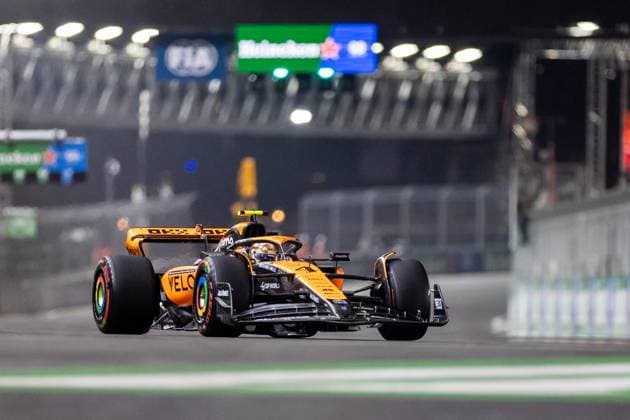 LAS VEGAS, NV - NOVEMBER 17: McLaren driver Lando Norris (4) of United Kingdom drives during qualifying at the F1 Las Vegas Grand Prix on Thursday, November 17, 2023 on the Las Vegas Street Circuit in Las Vegas, NV. (Photo by Bob Kupbens Icon Sportswire) AUTO: NOV 17 F1 Las Vegas Grand Prix EDITORIAL USE ONLY Icon231118133