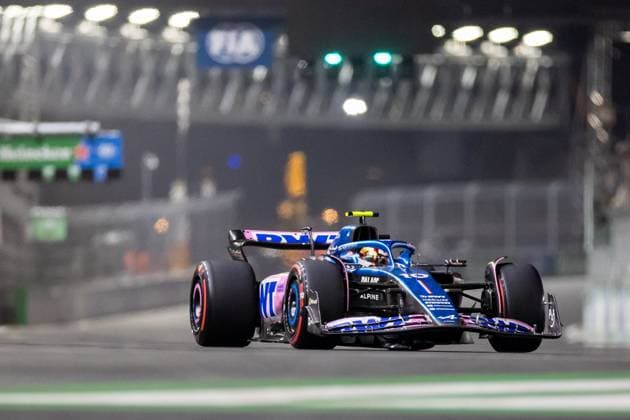 LAS VEGAS, NV - NOVEMBER 17: Alpine driver Pierre Gasly (10) of France drives during qualifying at the F1 Las Vegas Grand Prix on Thursday, November 17, 2023 on the Las Vegas Street Circuit in Las Vegas, NV. (Photo by Bob Kupbens Icon Sportswire) AUTO: NOV 17 F1 Las Vegas Grand Prix EDITORIAL USE ONLY Icon231118144