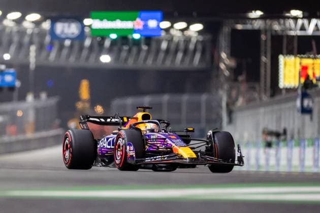 LAS VEGAS, NV - NOVEMBER 17: Red Bull Racing driver Max Verstappen (1) of the Netherlands drives during qualifying at the F1 Las Vegas Grand Prix on Thursday, November 17, 2023 on the Las Vegas Street Circuit in Las Vegas, NV. (Photo by Bob Kupbens Icon Sportswire) AUTO: NOV 17 F1 Las Vegas Grand Prix EDITORIAL USE ONLY Icon231118150