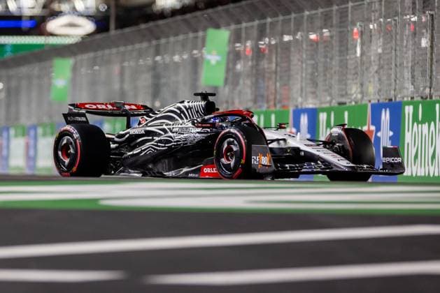 LAS VEGAS, NV - NOVEMBER 17: AlphaTauri driver Daniel Ricciardo (3) of Australia drives during qualifying at the F1 Las Vegas Grand Prix on Thursday, November 17, 2023 on the Las Vegas Street Circuit in Las Vegas, NV. (Photo by Bob Kupbens Icon Sportswire) AUTO: NOV 17 F1 Las Vegas Grand Prix EDITORIAL USE ONLY Icon231118153