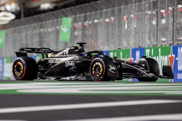 LAS VEGAS, NV - NOVEMBER 17: Alfa Romeo driver Valtteri Bottas (77) of Finland drives during qualifying at the F1 Las Vegas Grand Prix on Thursday, November 17, 2023 on the Las Vegas Street Circuit in Las Vegas, NV. (Photo by Bob Kupbens Icon Sportswire) AUTO: NOV 17 F1 Las Vegas Grand Prix EDITORIAL USE ONLY Icon231118155