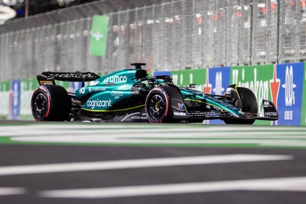 LAS VEGAS, NV - NOVEMBER 17: Aston Martin Racing driver Lance Stroll (18) of Canada drives during qualifying at the F1 Las Vegas Grand Prix on Thursday, November 17, 2023 on the Las Vegas Street Circuit in Las Vegas, NV. (Photo by Bob Kupbens Icon Sportswire) AUTO: NOV 17 F1 Las Vegas Grand Prix EDITORIAL USE ONLY Icon231118157