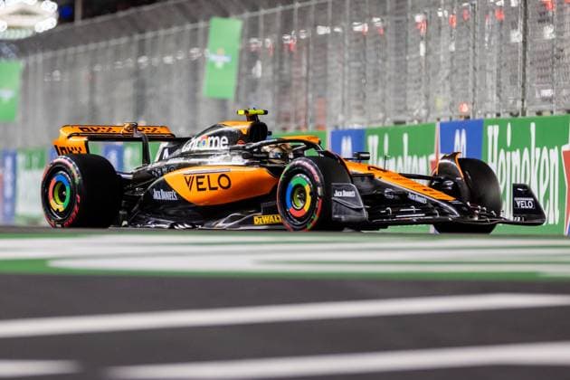 LAS VEGAS, NV - NOVEMBER 17: McLaren driver Lando Norris (4) of United Kingdom drives during qualifying at the F1 Las Vegas Grand Prix on Thursday, November 17, 2023 on the Las Vegas Street Circuit in Las Vegas, NV. (Photo by Bob Kupbens Icon Sportswire) AUTO: NOV 17 F1 Las Vegas Grand Prix EDITORIAL USE ONLY Icon231118162
